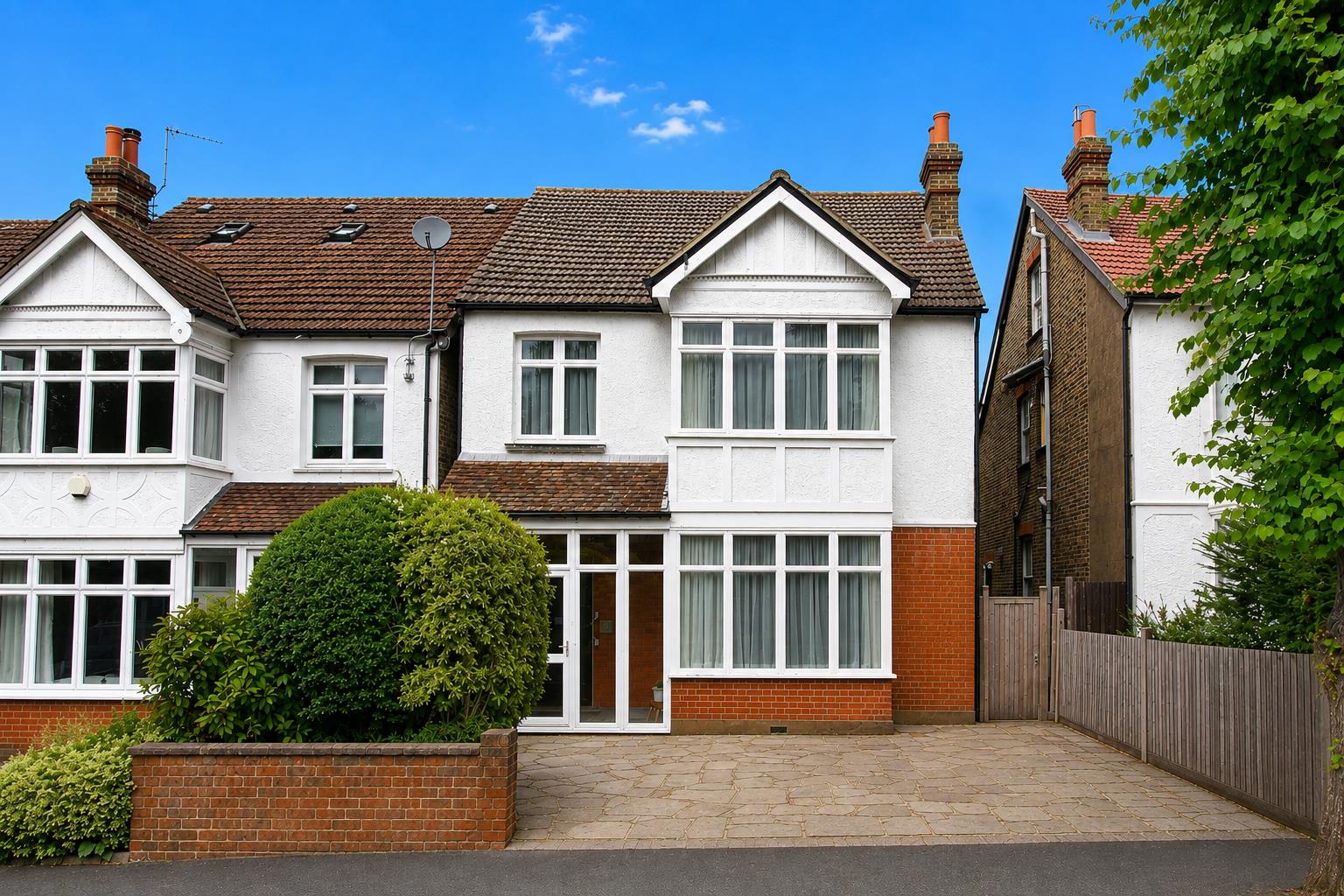 5 bed property in Grosvenor Avenue, Carshalton